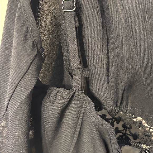 Black and Cream V-Neck Spaghetti Strap Midi Dress - Picture 15 of 15